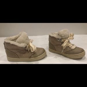 Warm winter fur lined boot